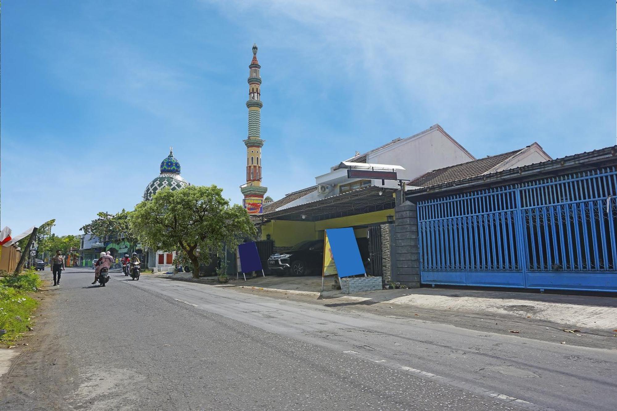 Putih Mulia Homestay Syariah Lumajang Exterior photo
